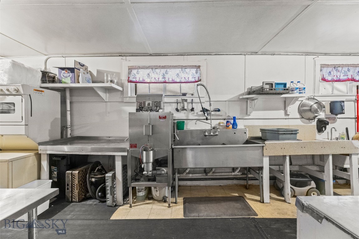 118 & 118 1/2 W Wallace Street