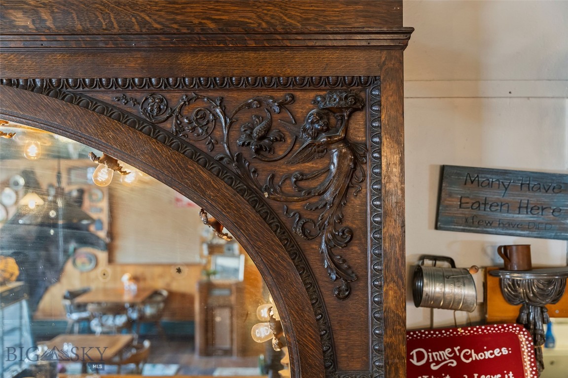 118 & 118 1/2 W Wallace Street