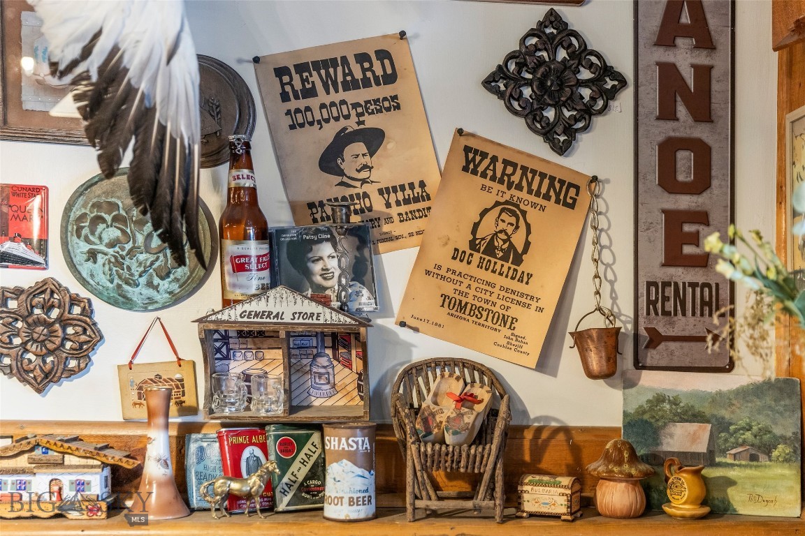 118 & 118 1/2 W Wallace Street