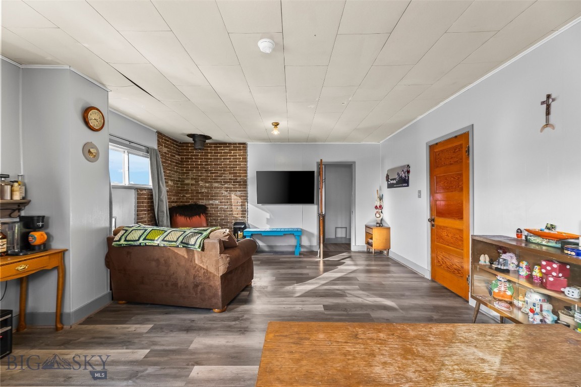 118 & 118 1/2 W Wallace Street