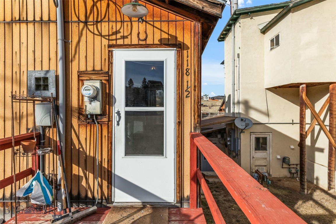 118 & 118 1/2 W Wallace Street