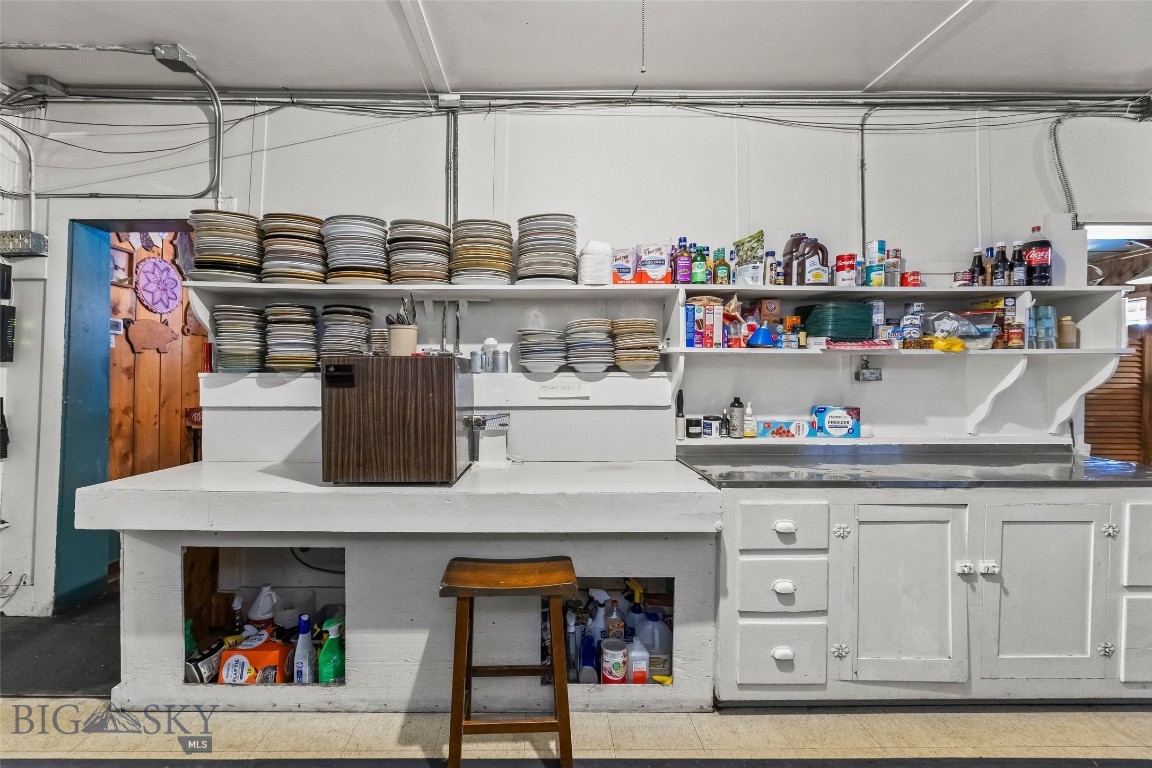 118 & 118 1/2 W Wallace Street