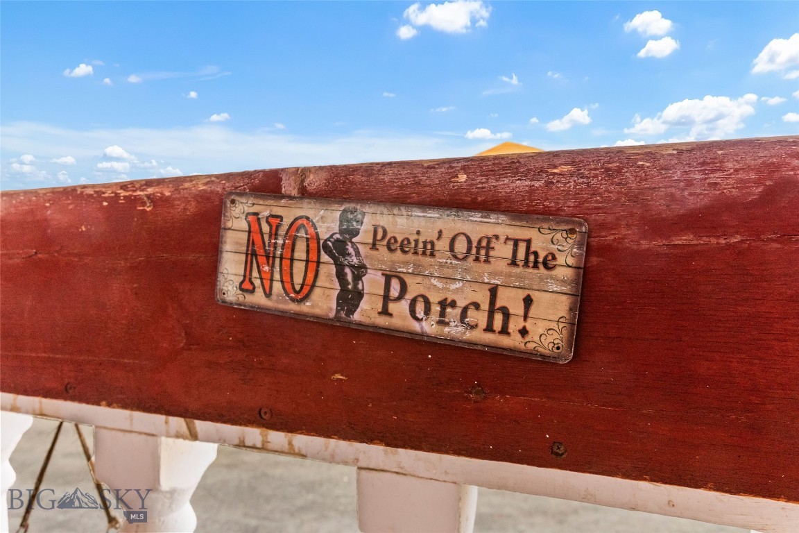 118 & 118 1/2 W Wallace Street