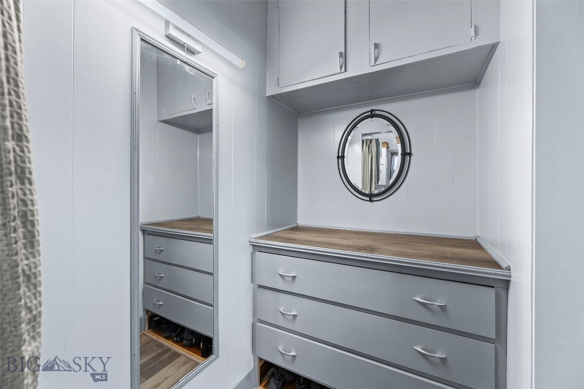 118 & 118 1/2 W Wallace Street