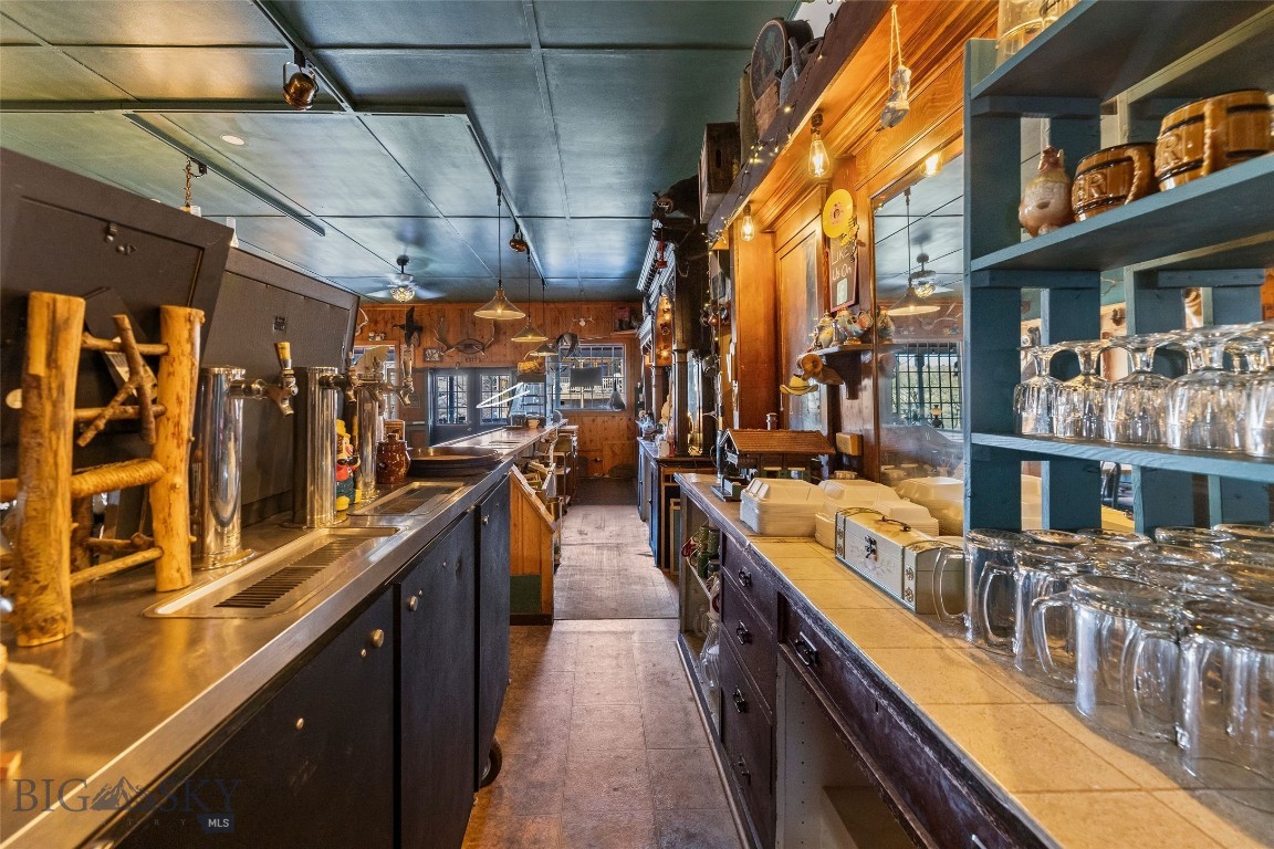 118 & 118 1/2 W Wallace Street