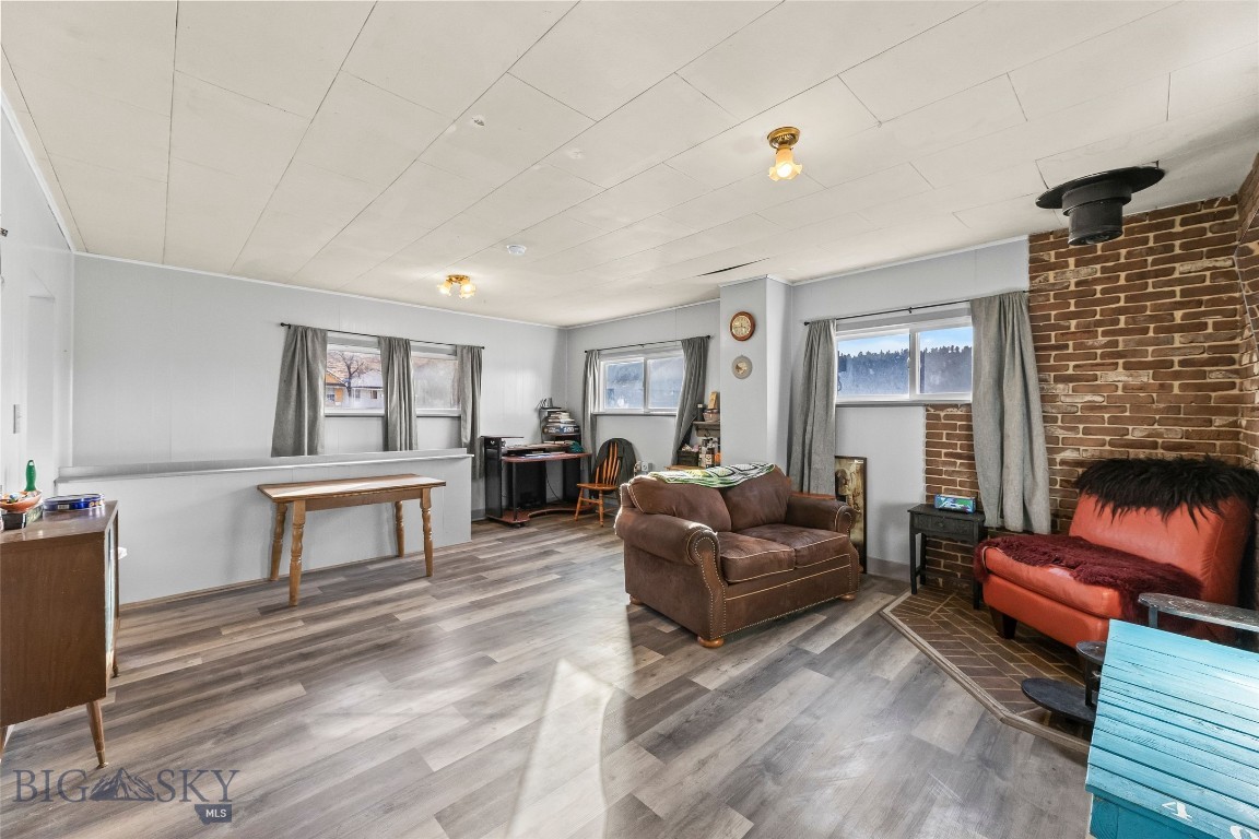 118 & 118 1/2 W Wallace Street