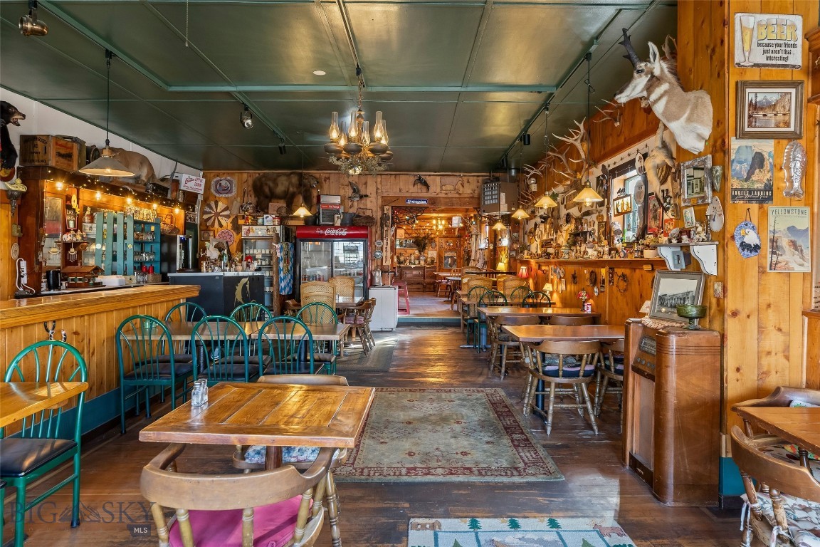 118 & 118 1/2 W Wallace Street