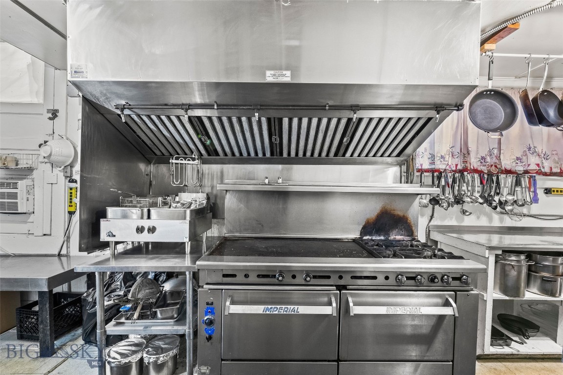 118 & 118 1/2 W Wallace Street