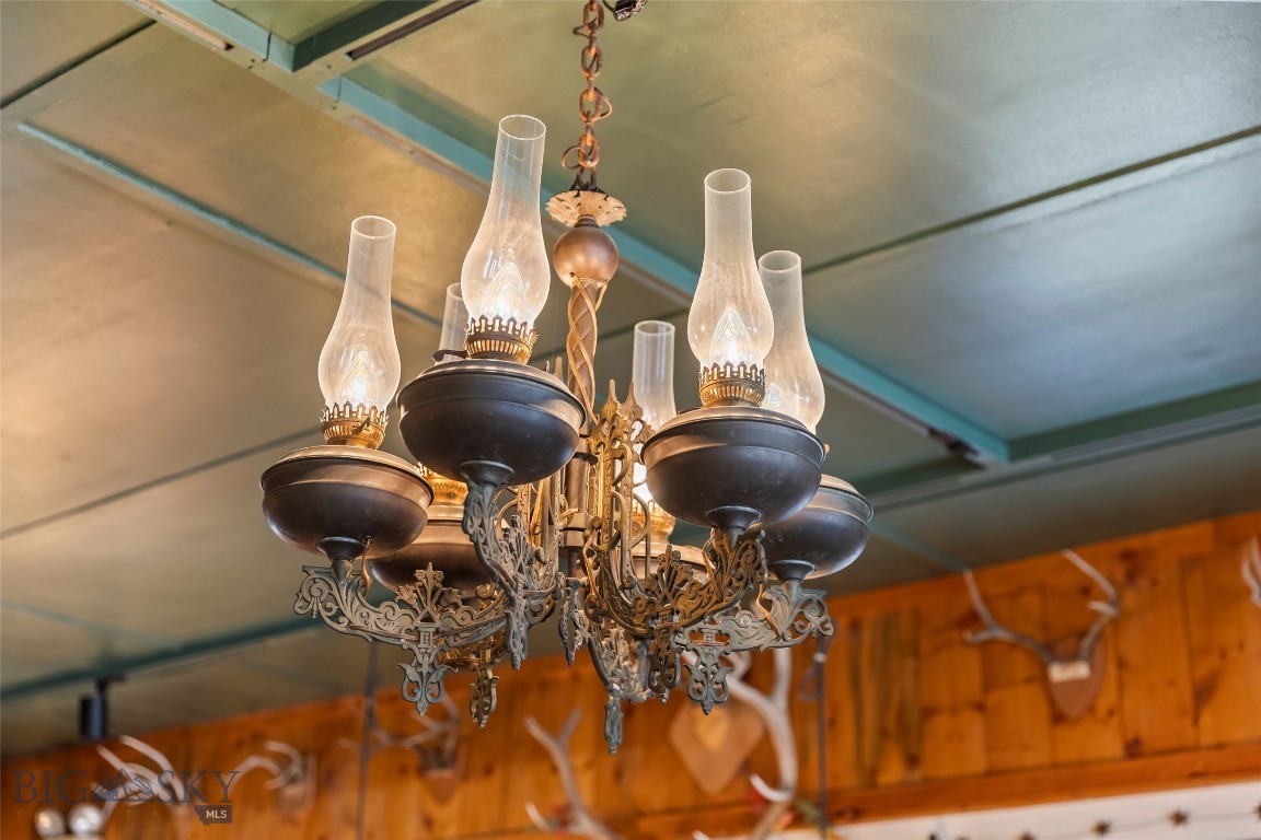 118 & 118 1/2 W Wallace Street