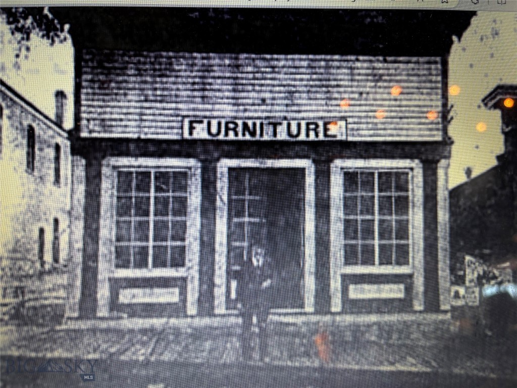 118 & 118 1/2 W Wallace Street