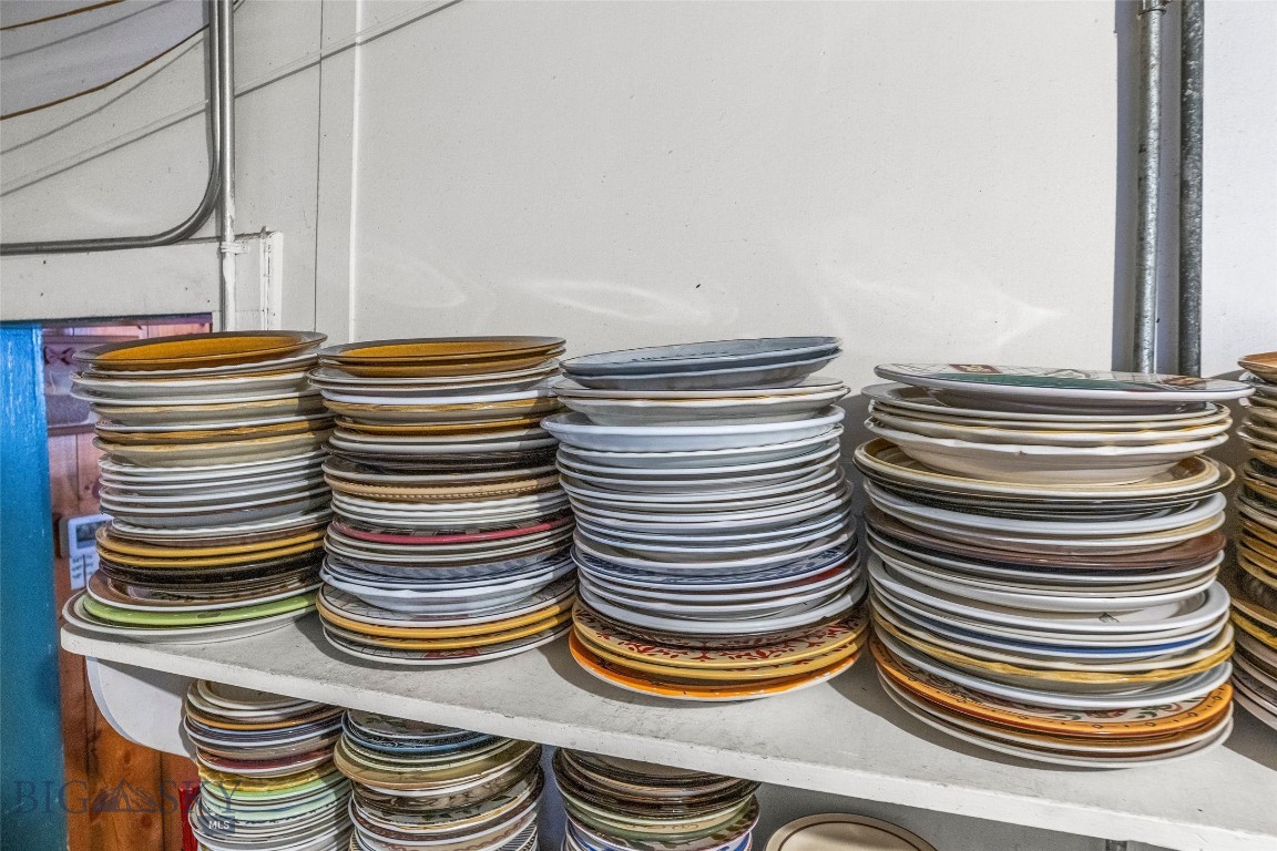 118 & 118 1/2 W Wallace Street