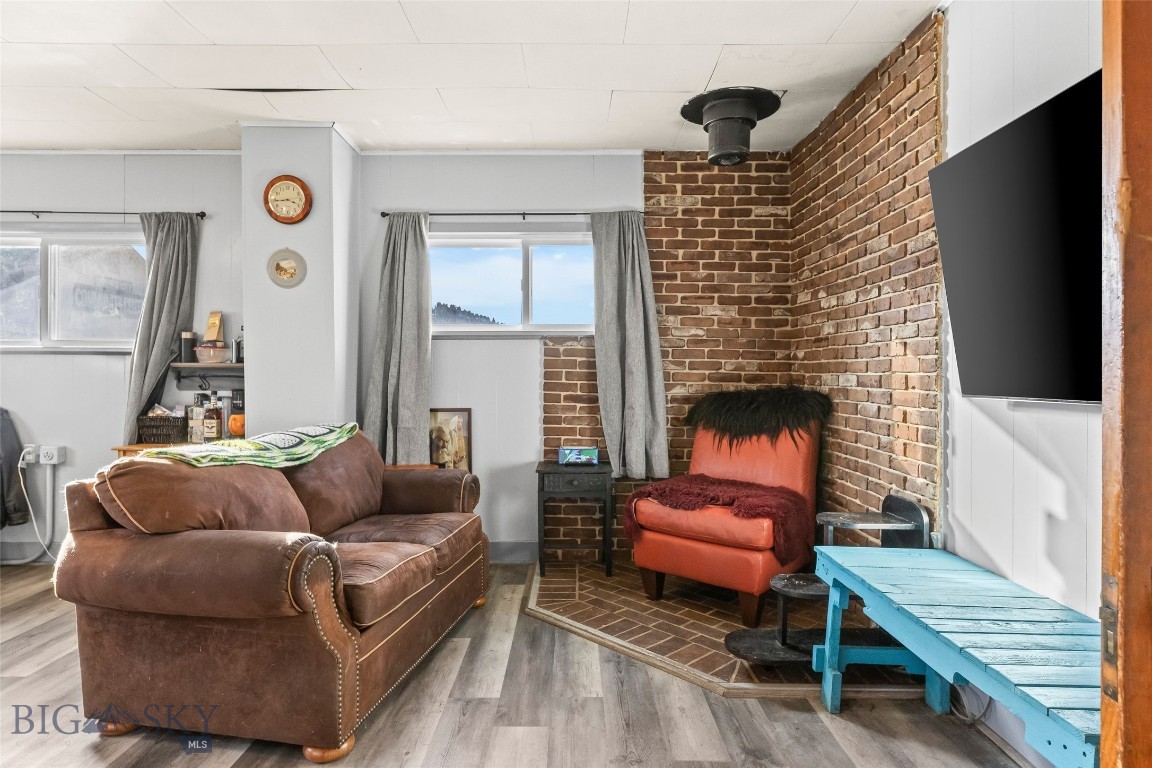 118 & 118 1/2 W Wallace Street