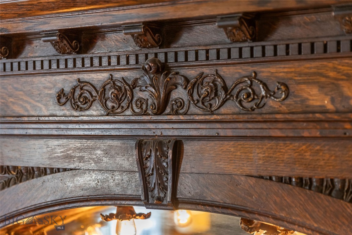 118 & 118 1/2 W Wallace Street