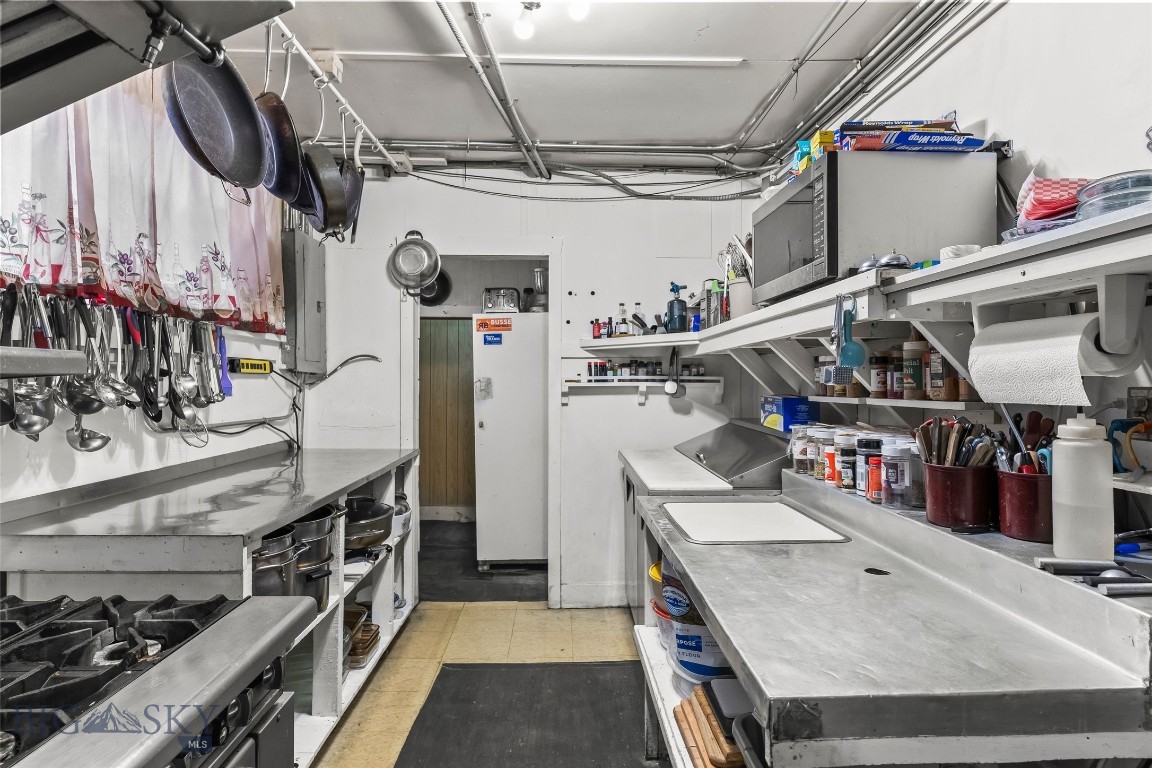 118 & 118 1/2 W Wallace Street