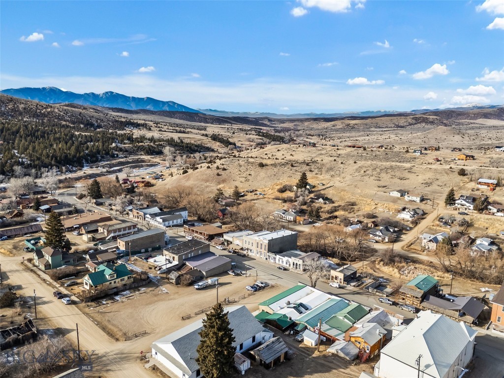 118 & 118 1/2 W Wallace Street