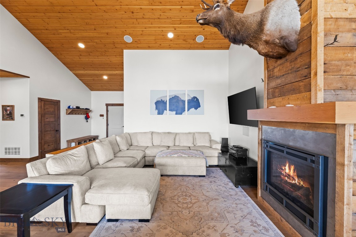 108 Deerfoot Trail