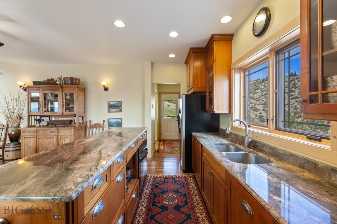 95 Foothill Trl