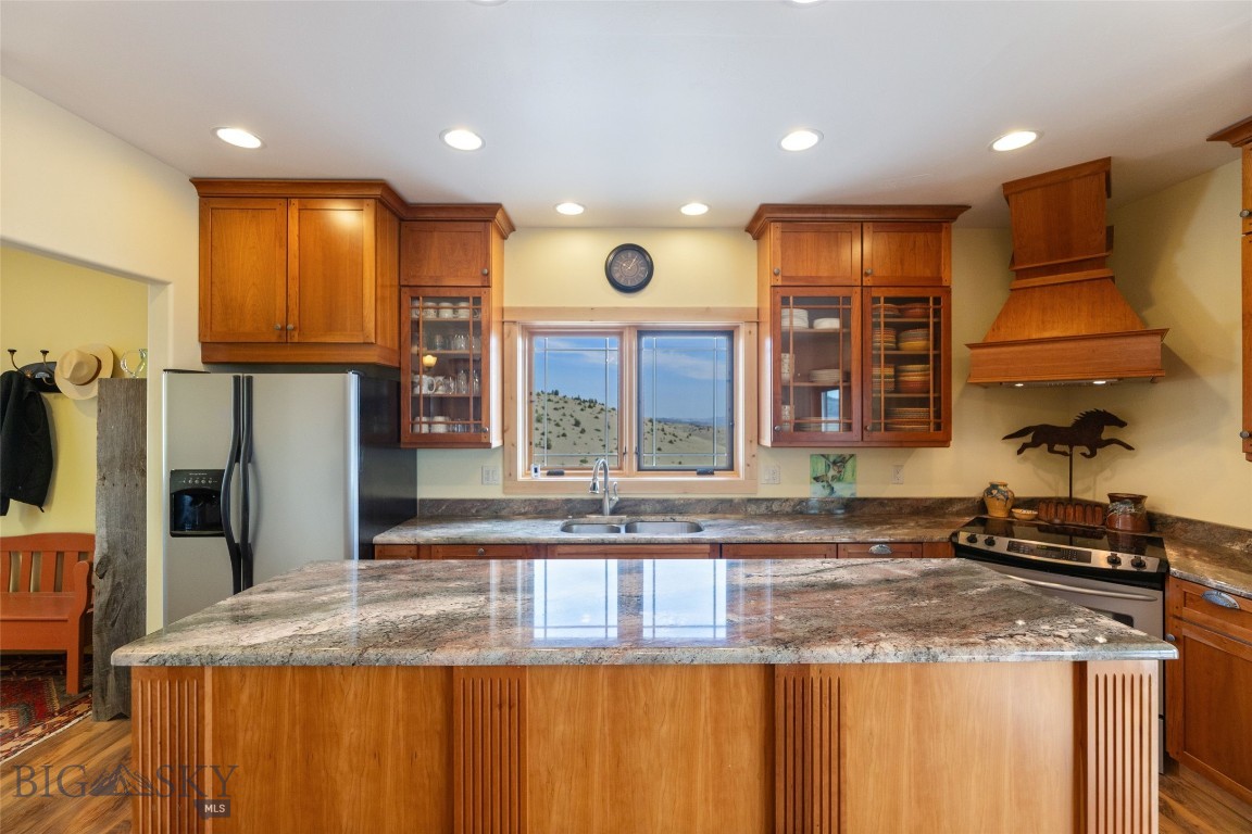 95 Foothill Trl