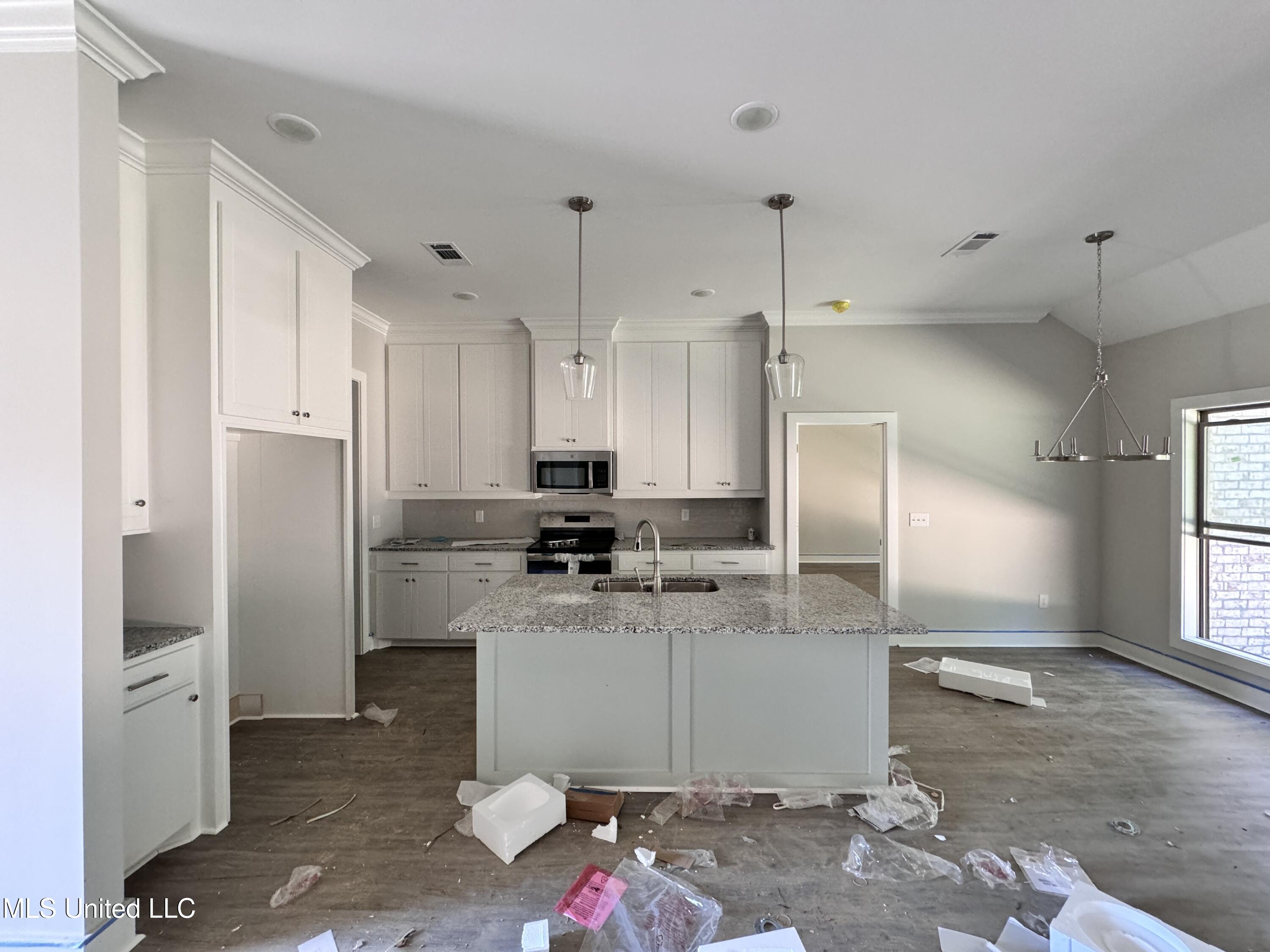 733 Magnolia Point Circle