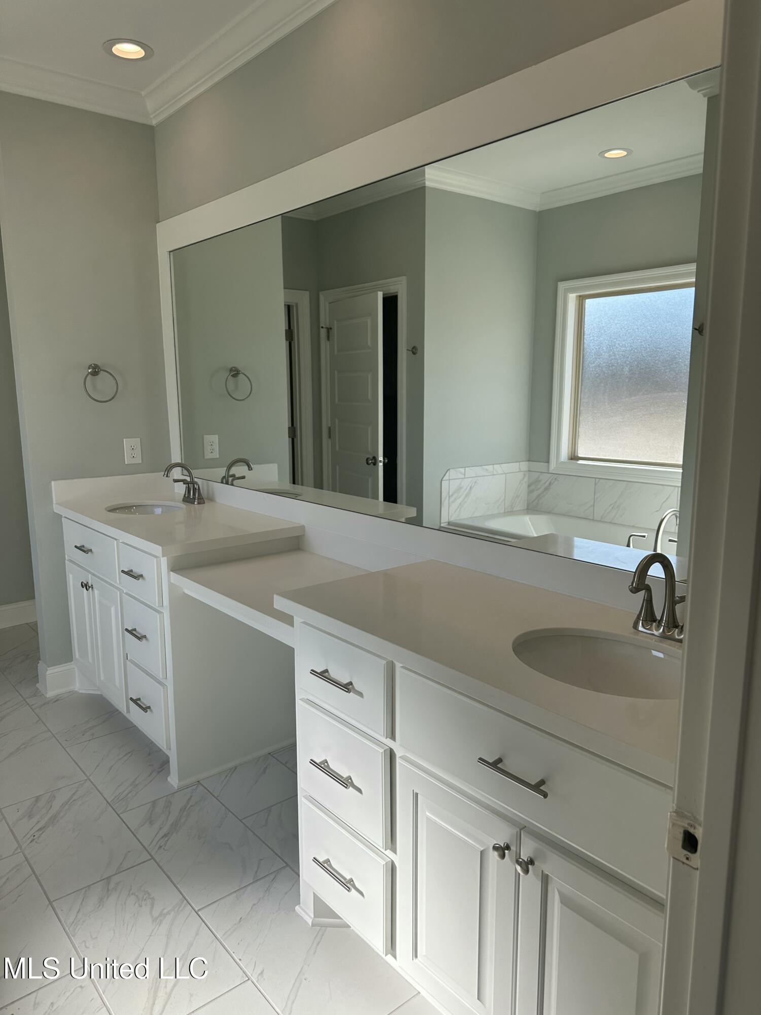 300 Chapel Crest Cove