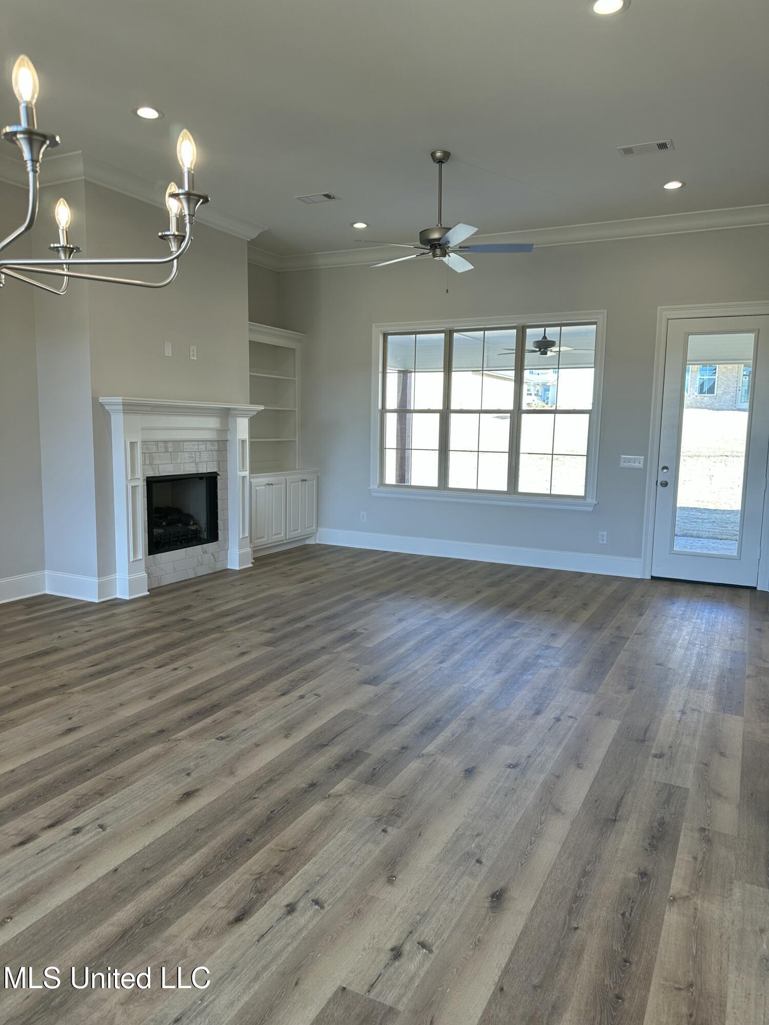 300 Chapel Crest Cove