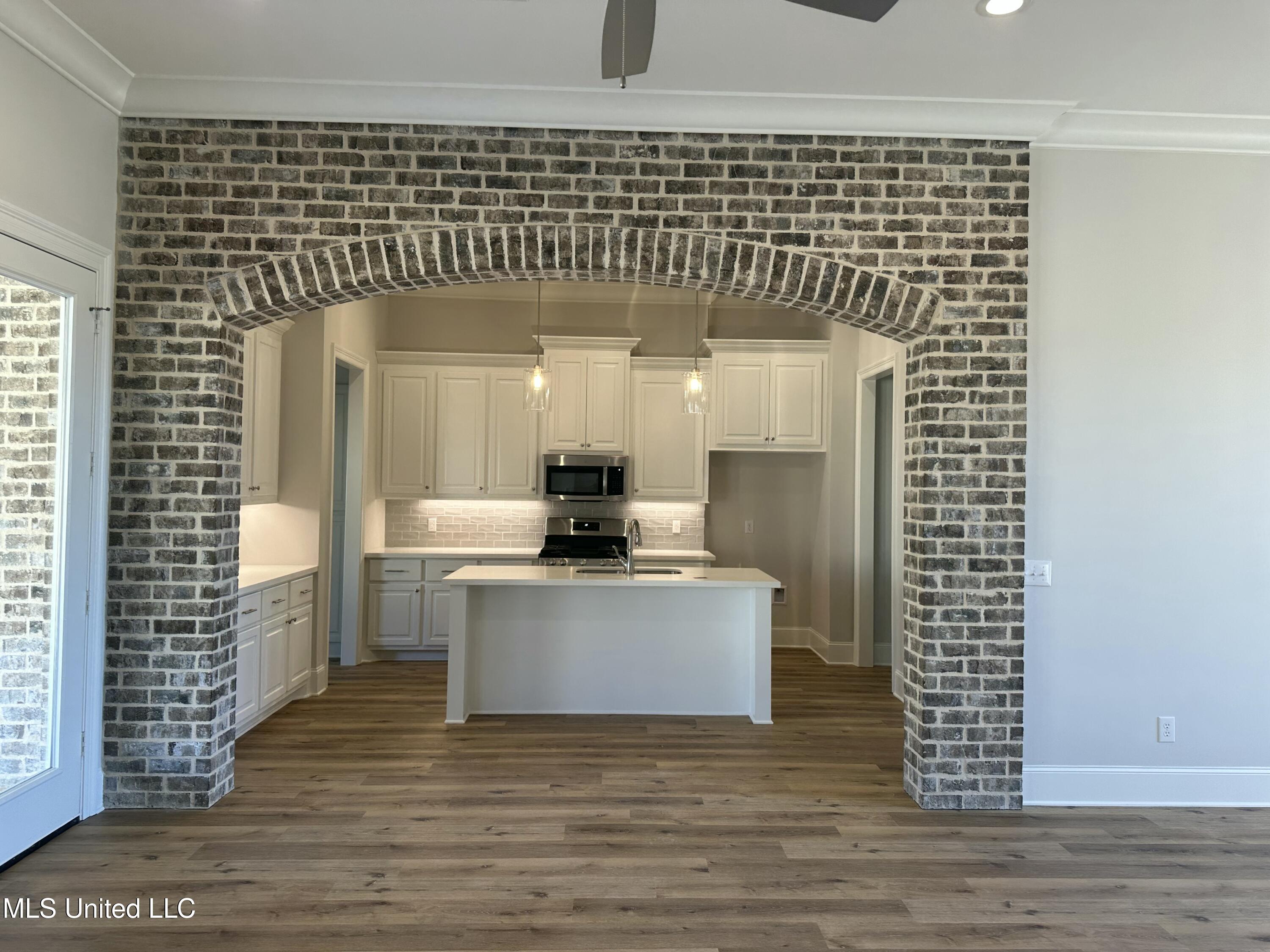 300 Chapel Crest Cove