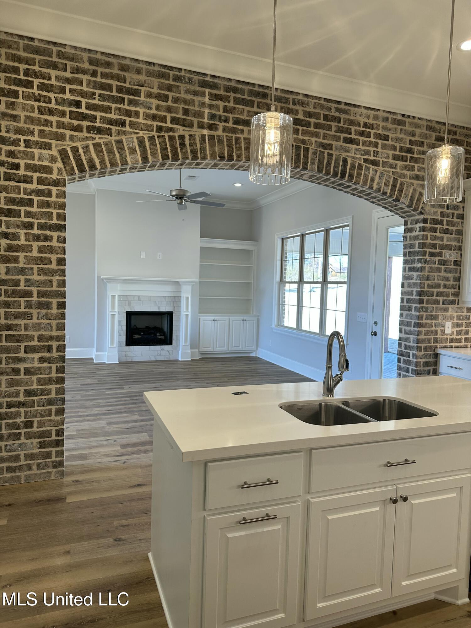 300 Chapel Crest Cove