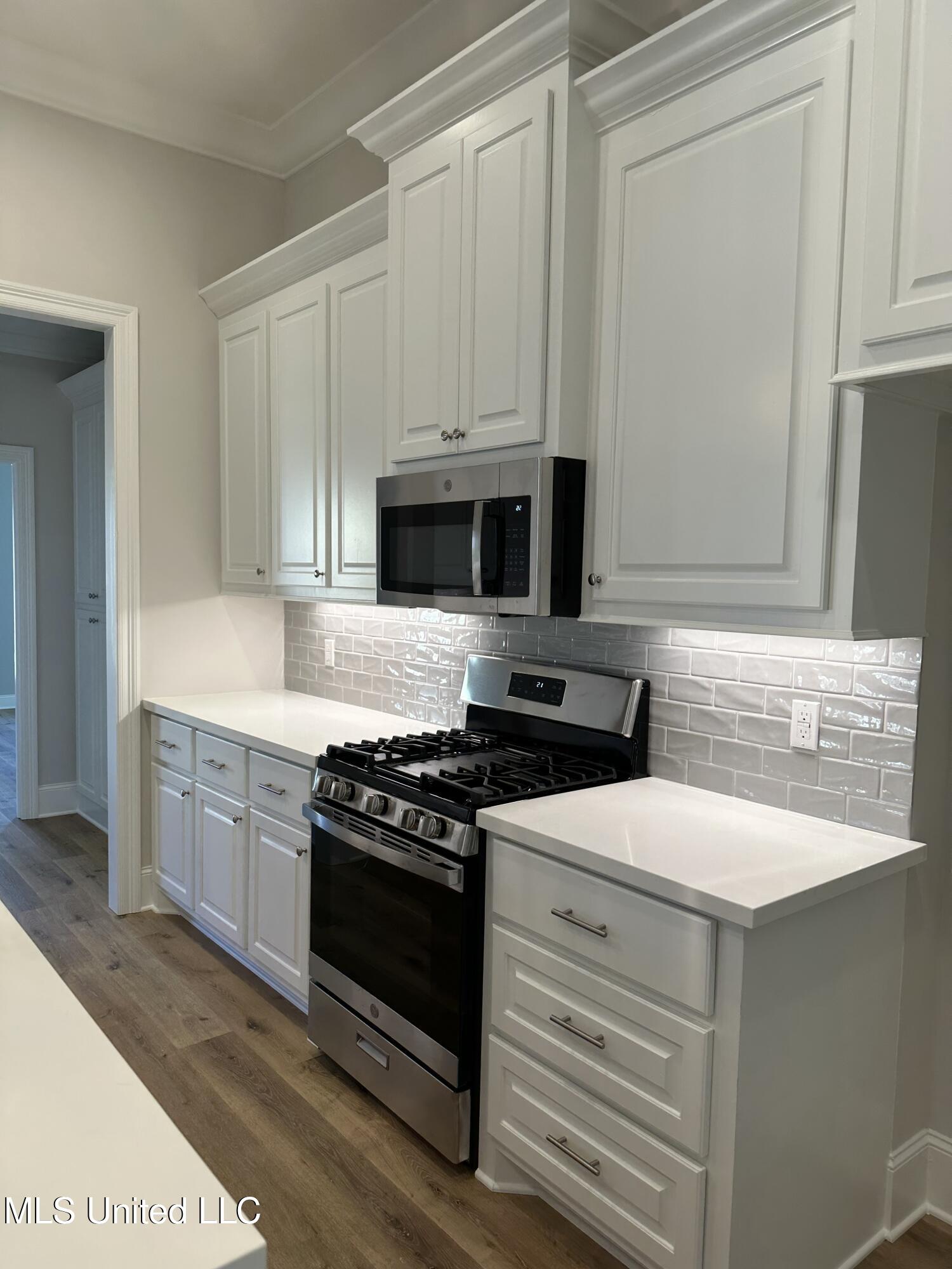 300 Chapel Crest Cove