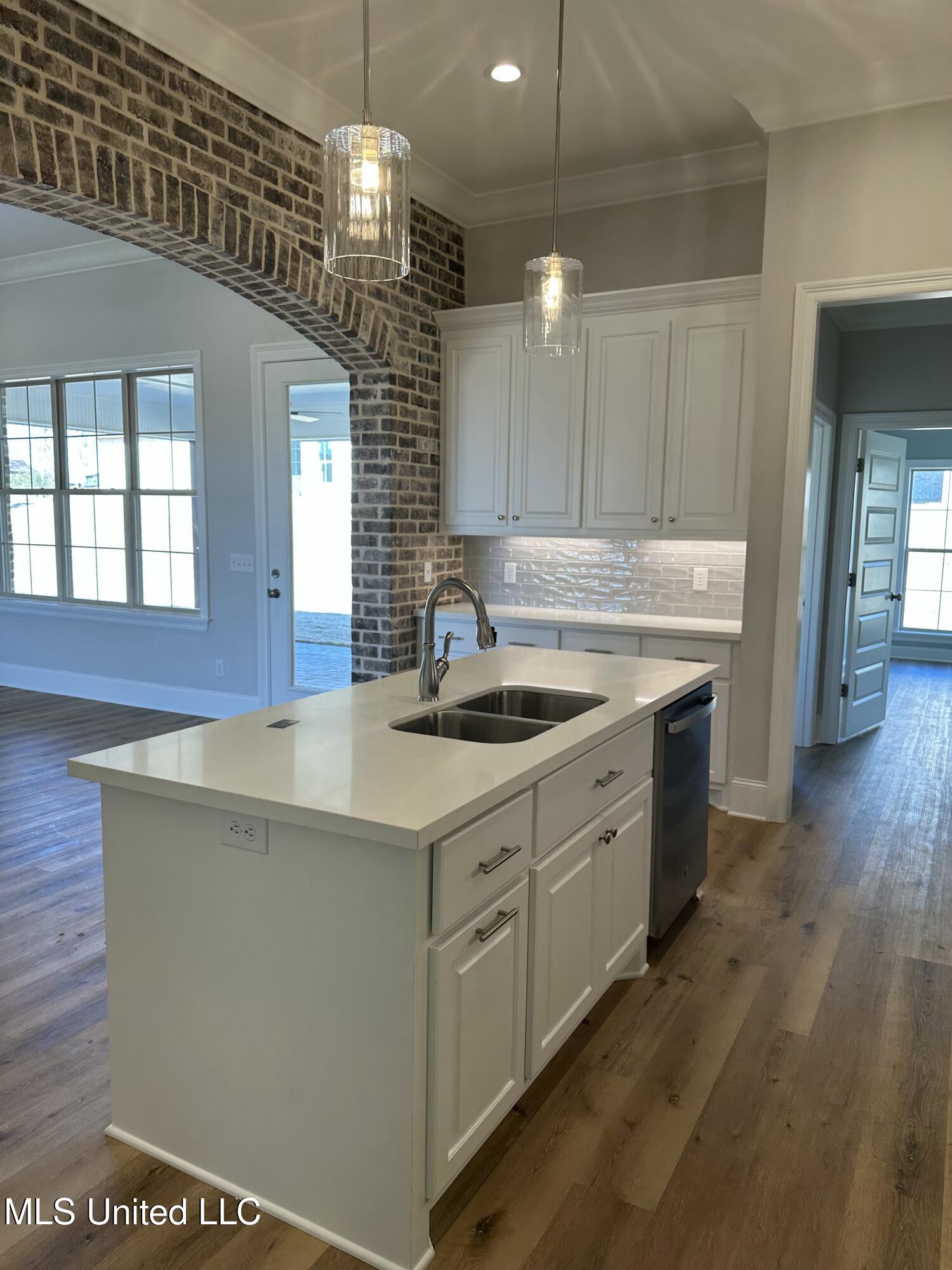 300 Chapel Crest Cove