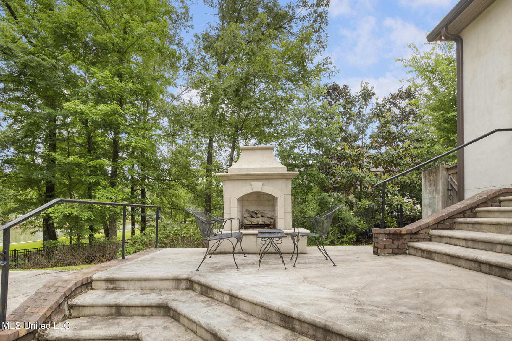 104 Summer Lake Drive