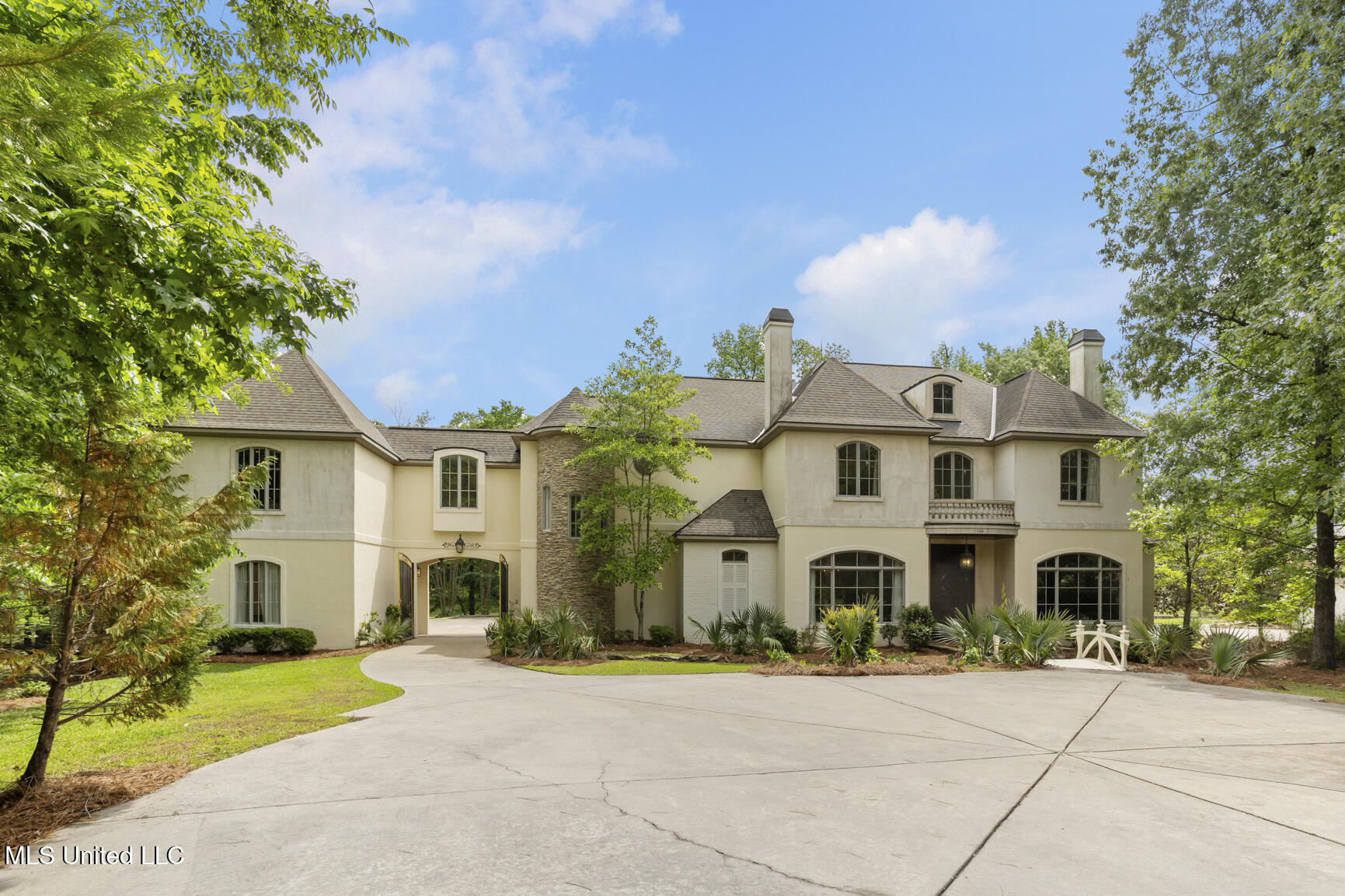 104 Summer Lake Drive