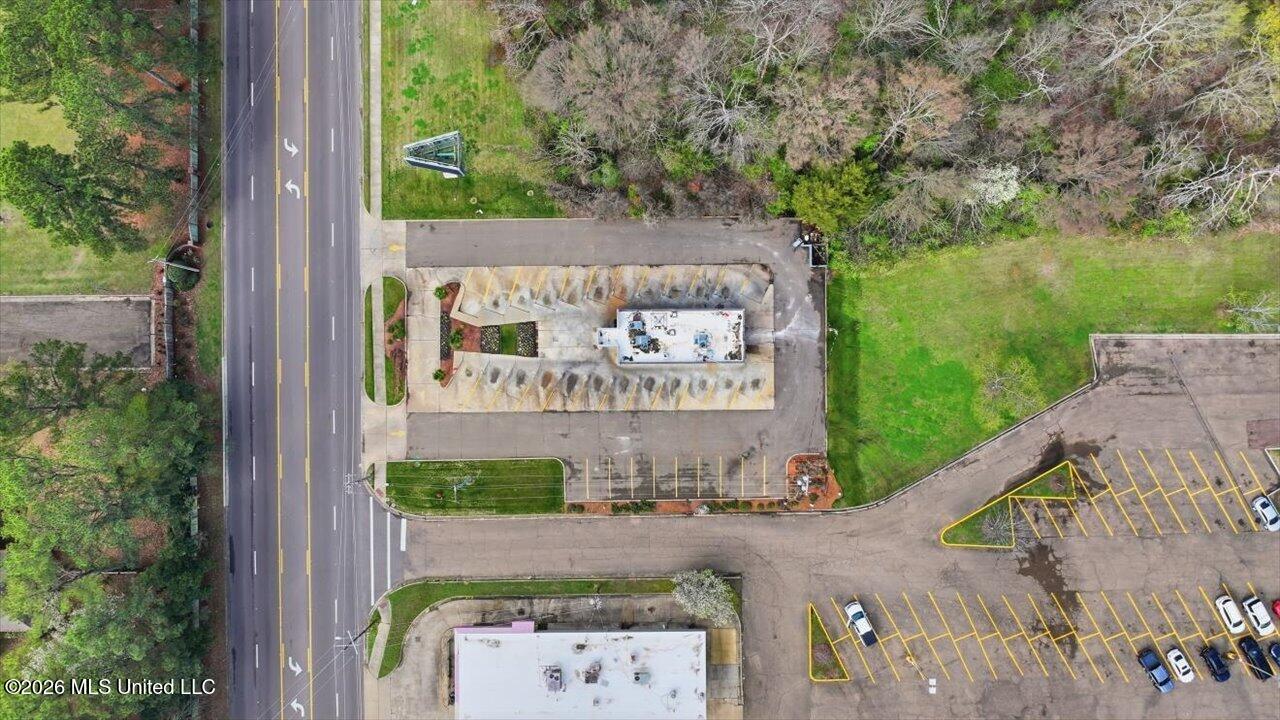 1900 E County Line Road
