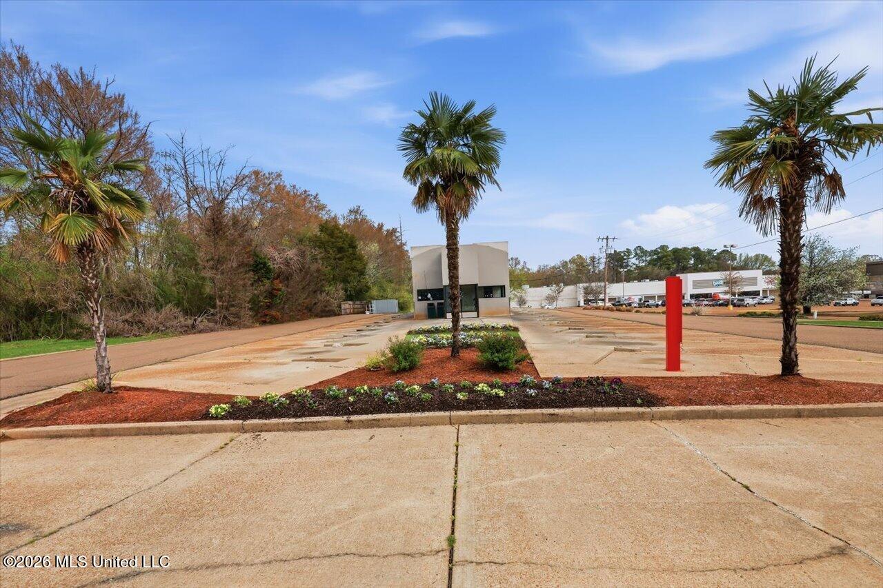 1900 E County Line Road