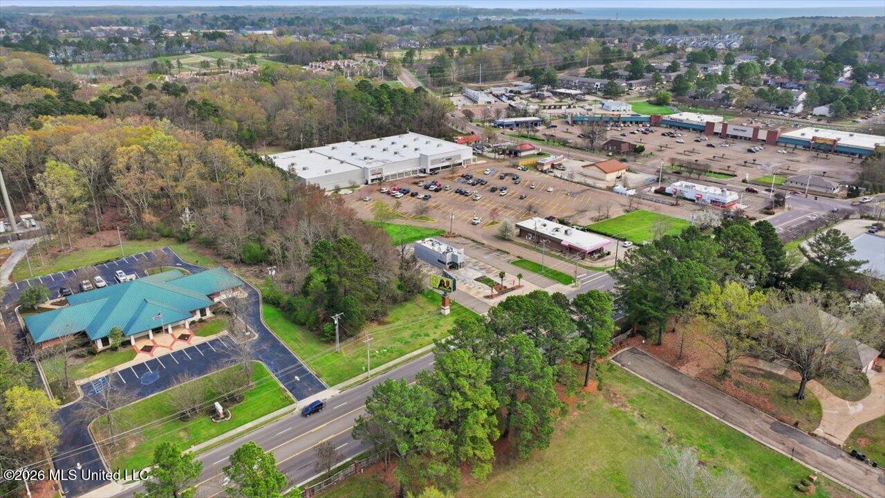 1900 E County Line Road