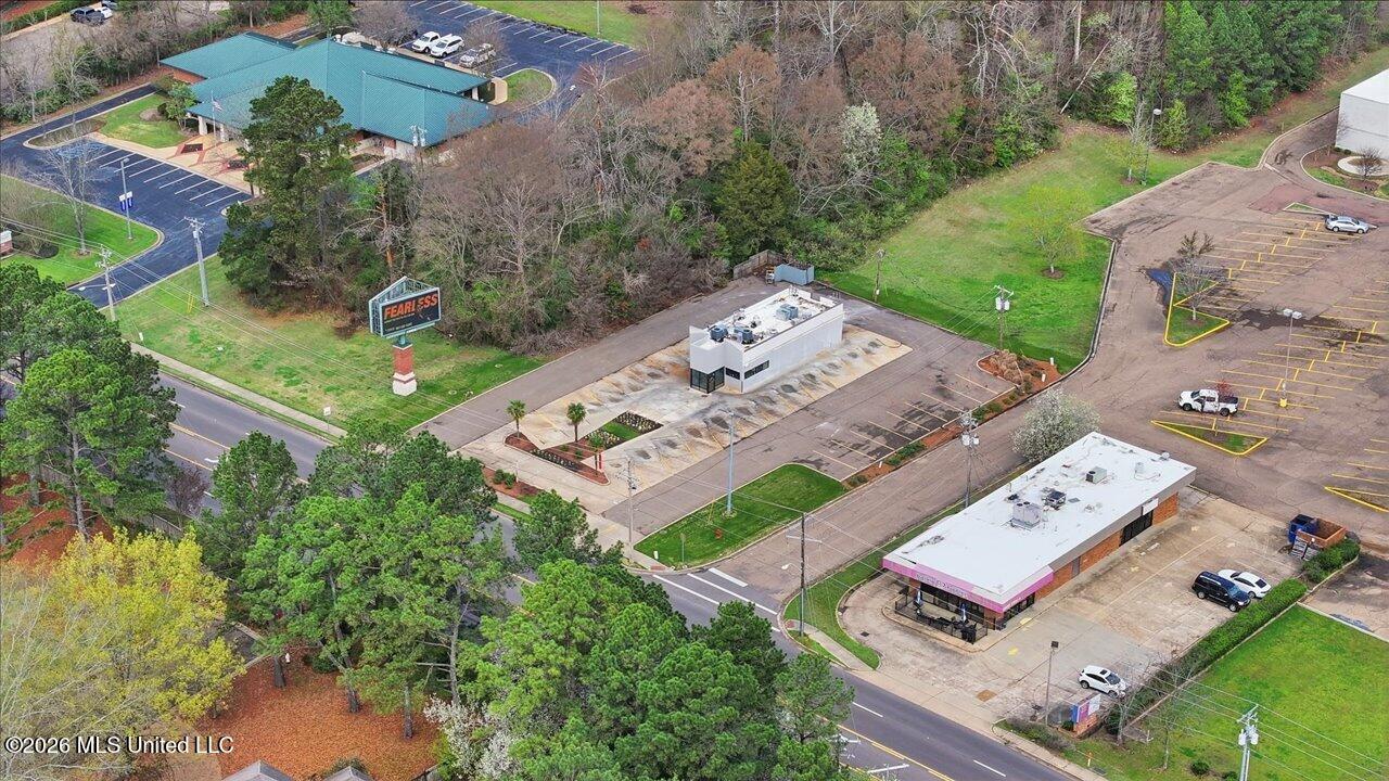1900 E County Line Road