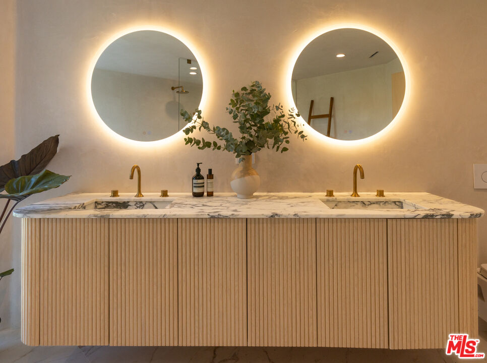 6210 Temple Hill Dr