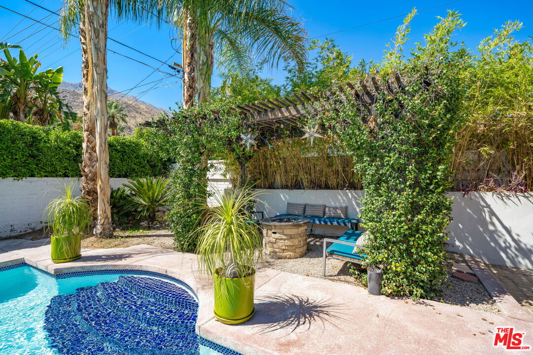 1861 S Palm Canyon Dr