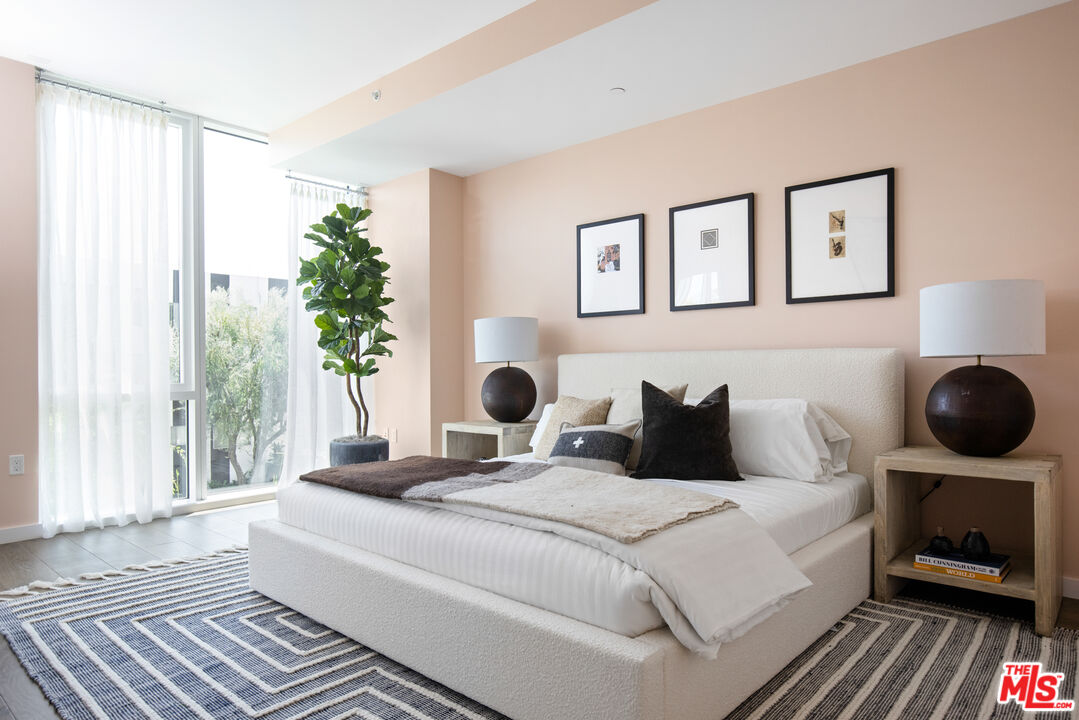 9000 W 3rd St Unit: 207