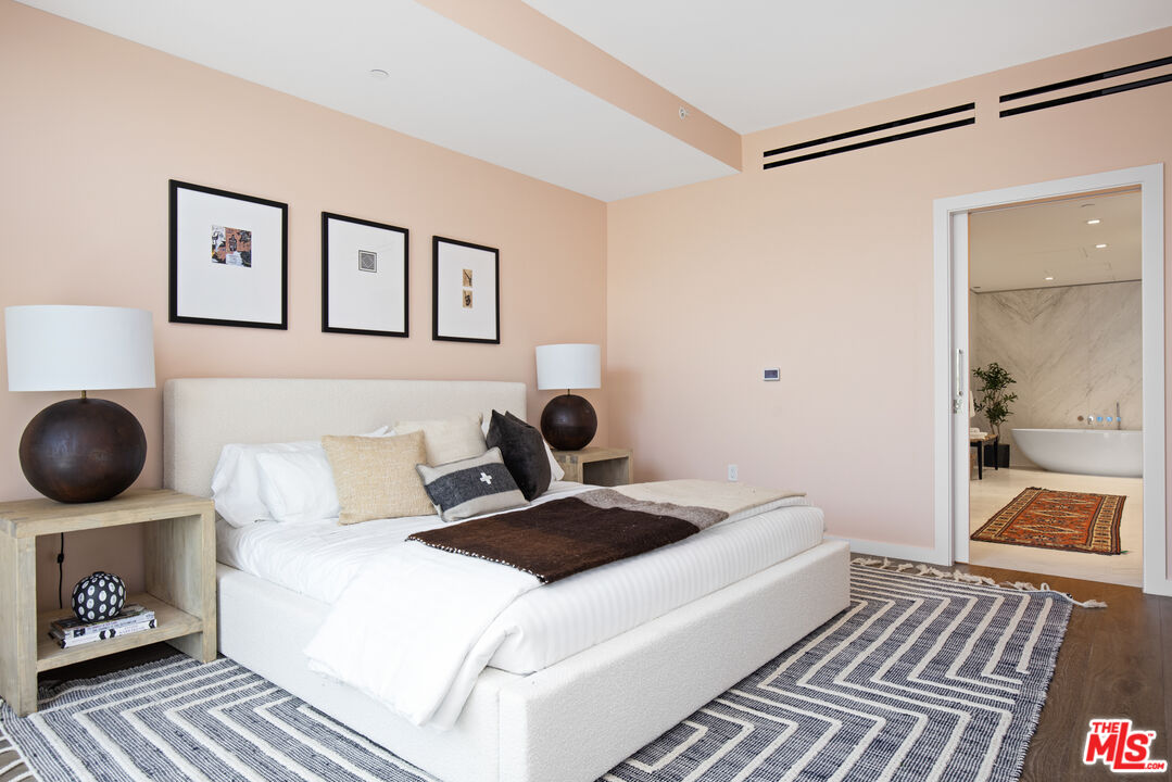 9000 W 3rd St Unit: 207