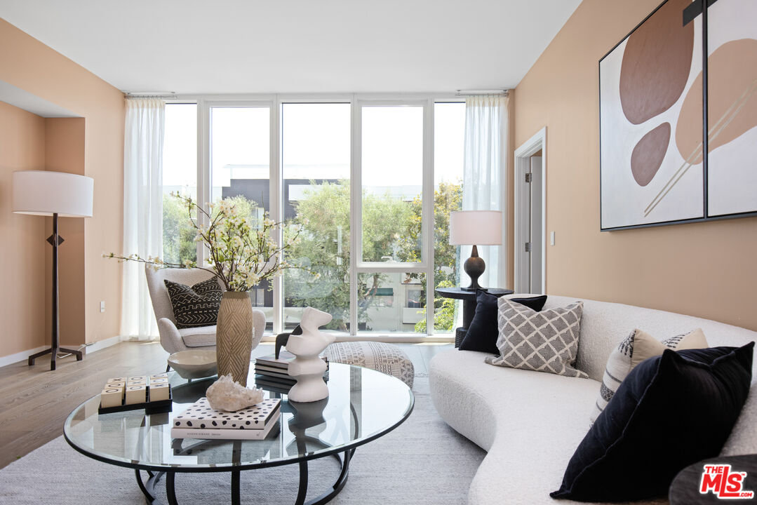 9000 W 3rd St Unit: 207