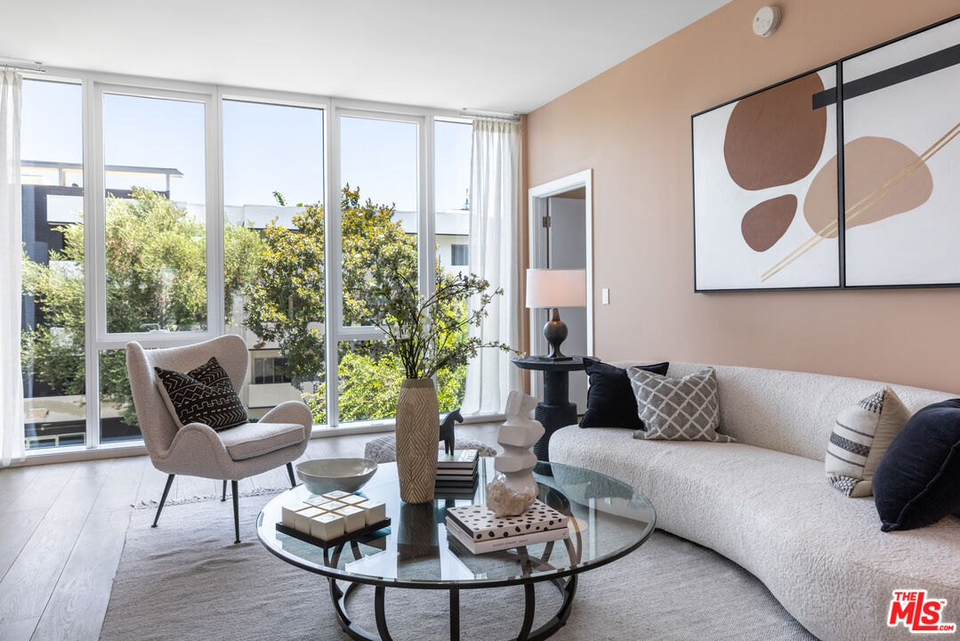 9000 W 3rd St Unit: 207