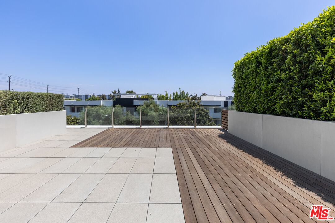 9000 W 3rd St Unit: 207