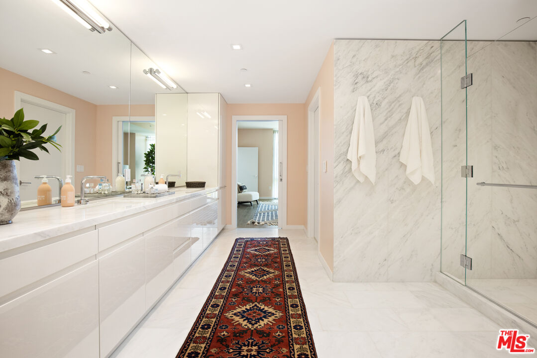 9000 W 3rd St Unit: 207