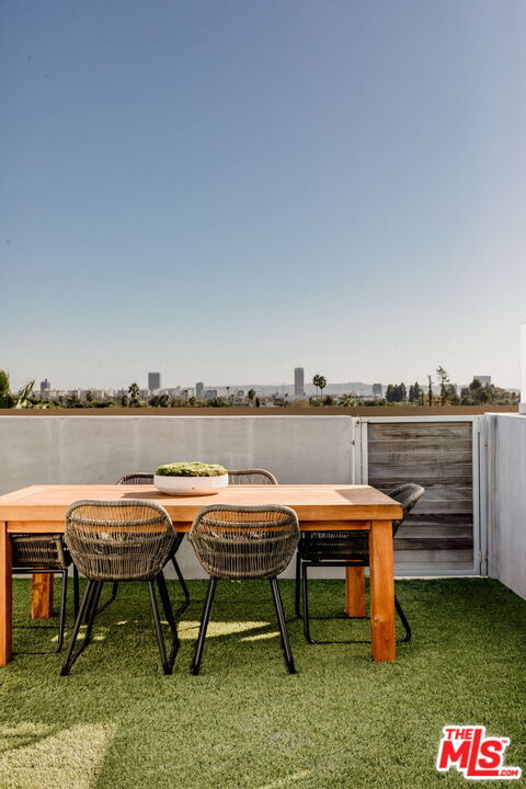 1040 N Spaulding Ave Unit: 4
