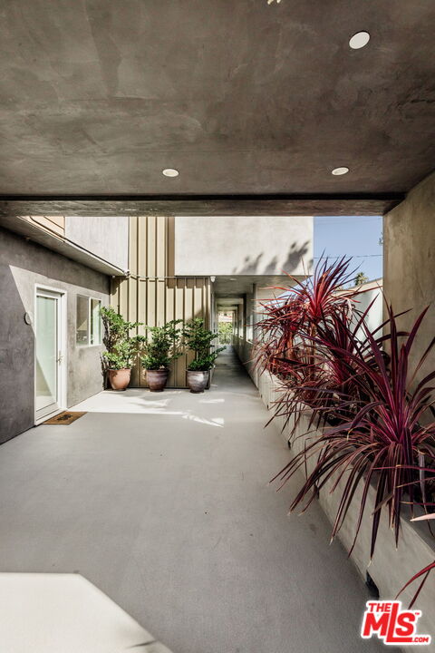 1040 N Spaulding Ave Unit: 4