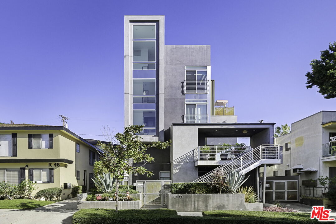 1040 N Spaulding Ave Unit: 4