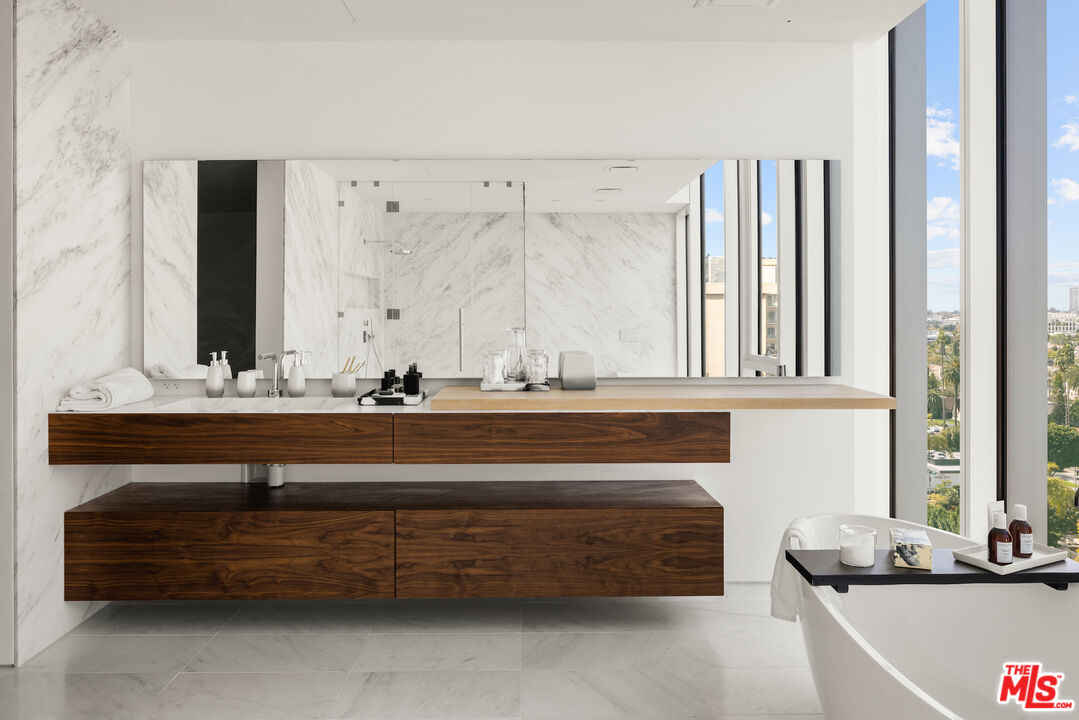 9000 W 3rd St Unit: 1102