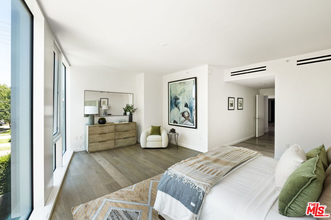 9000 W 3rd St Unit: 301
