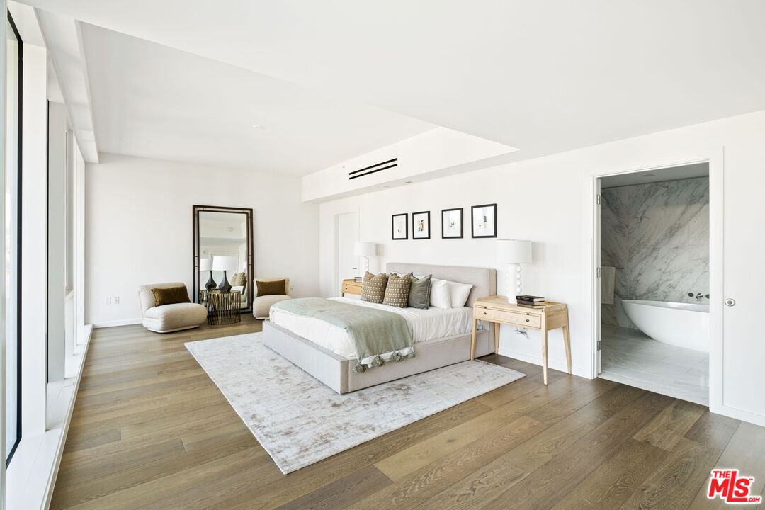 9000 W 3rd St Unit: 301