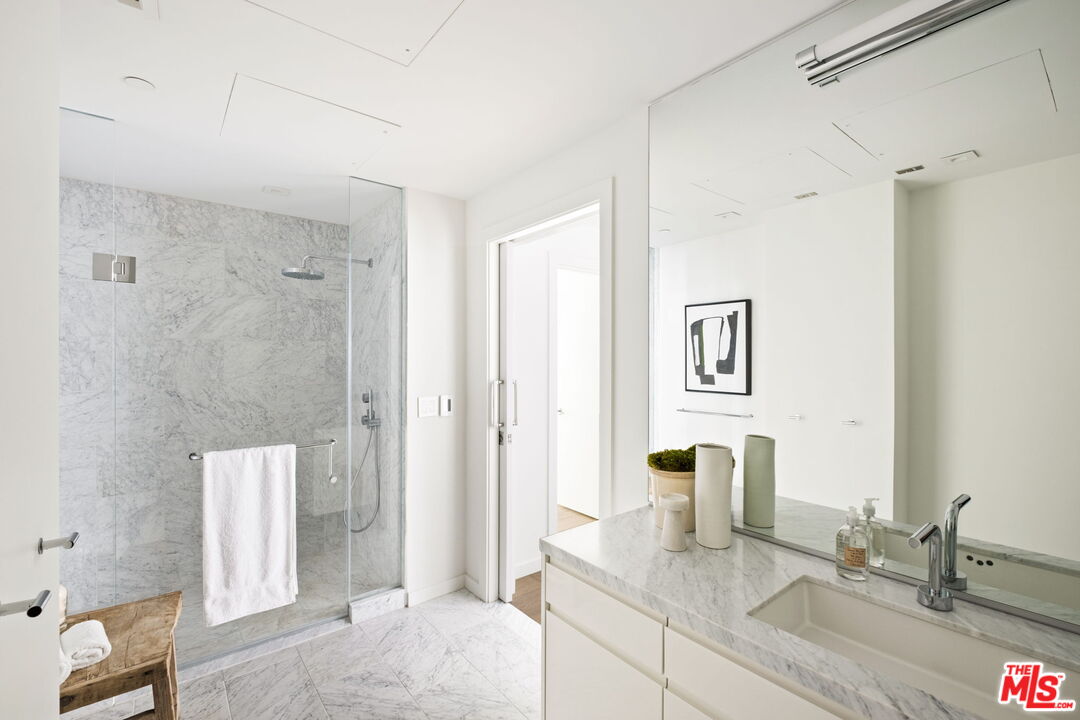 9000 W 3rd St Unit: 301